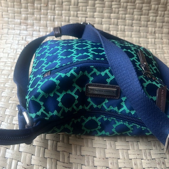 TOMMY HILFIGER   PURSE NAVY & TEAL GEOMETRIC DESIGN - Picture 5 of 6